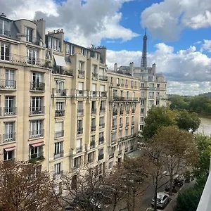 suite-avec-balcon-vue-tour-eiffel.fr-paris.fr/